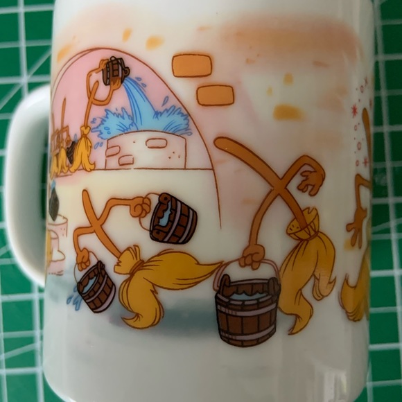 Vintage Disney mug - Picture 3 of 5